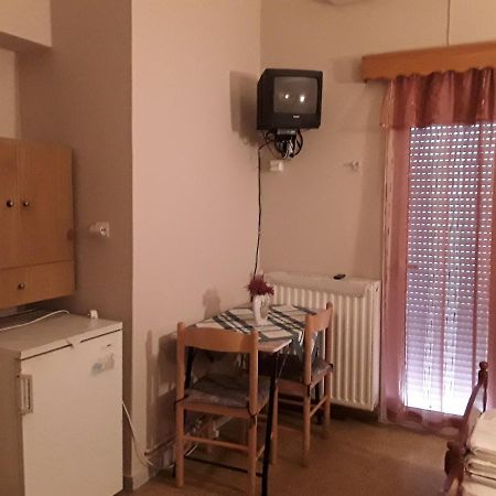 Γιαννουλα Κρετση Hotel Kamena Vourla Exterior photo